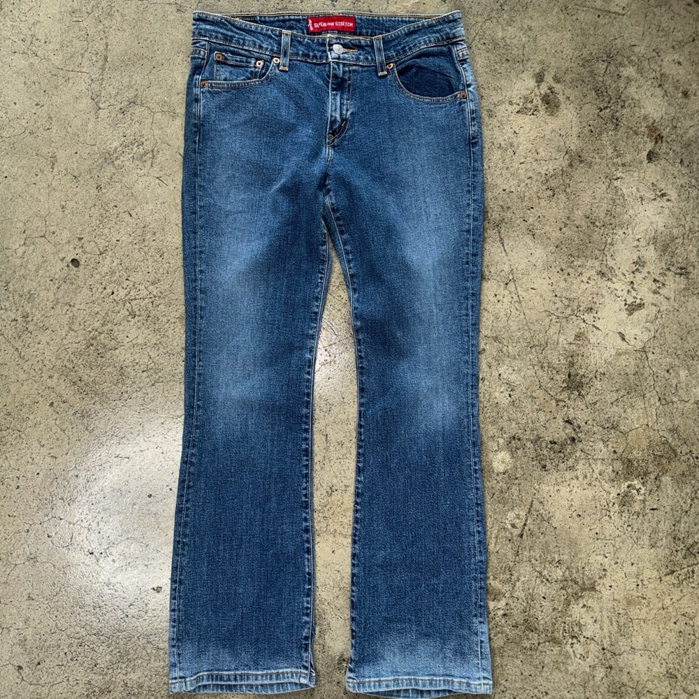 Y2K Levi’s superlow jeans size 9M jr amazing low rise jeans with stretch